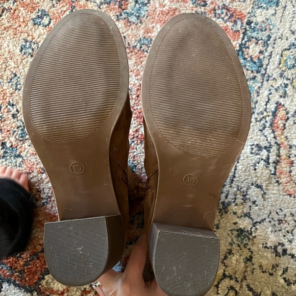 Universal Thread Heeled Booties - Picture 5 of 6